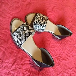 Old Navy Shoe size  8 open toe black  white